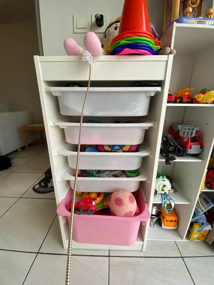 Rak mainan merk Ikea