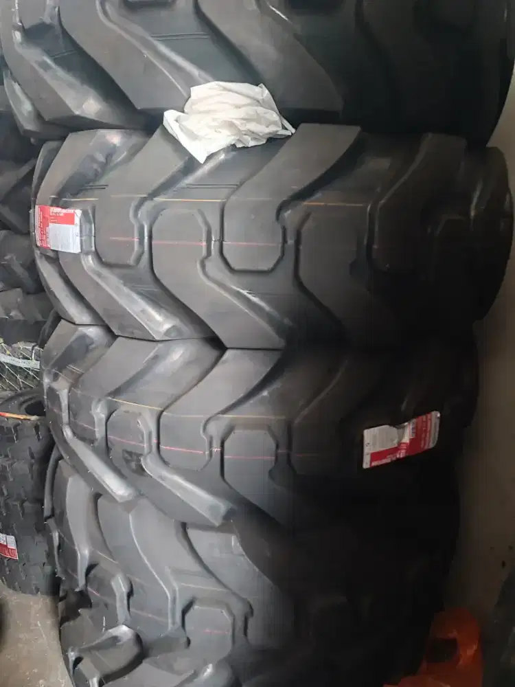 Ban untuk alat berat Loader Grader dsb