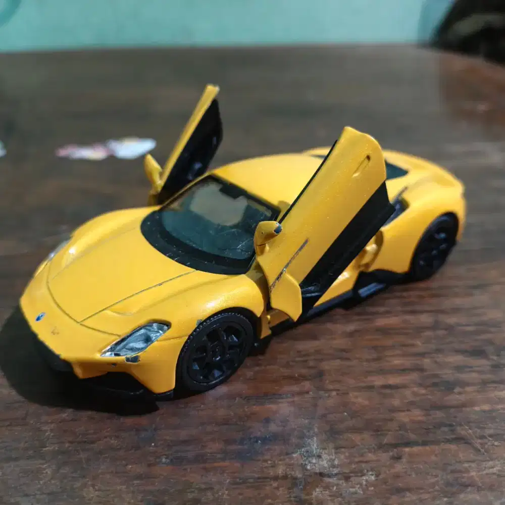 Diecast Mobil RMZ City / Welly / Emco Metal Z Skala 1:36