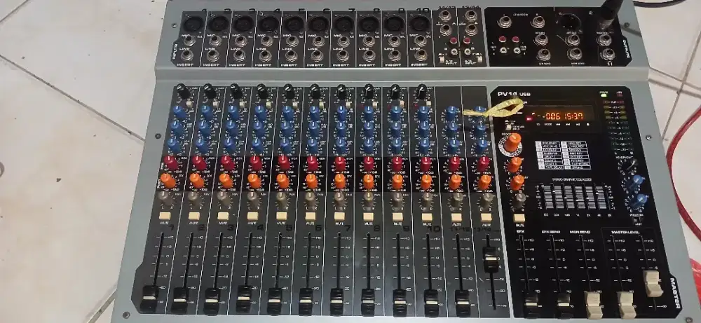 Mixer Peavey pv14ch