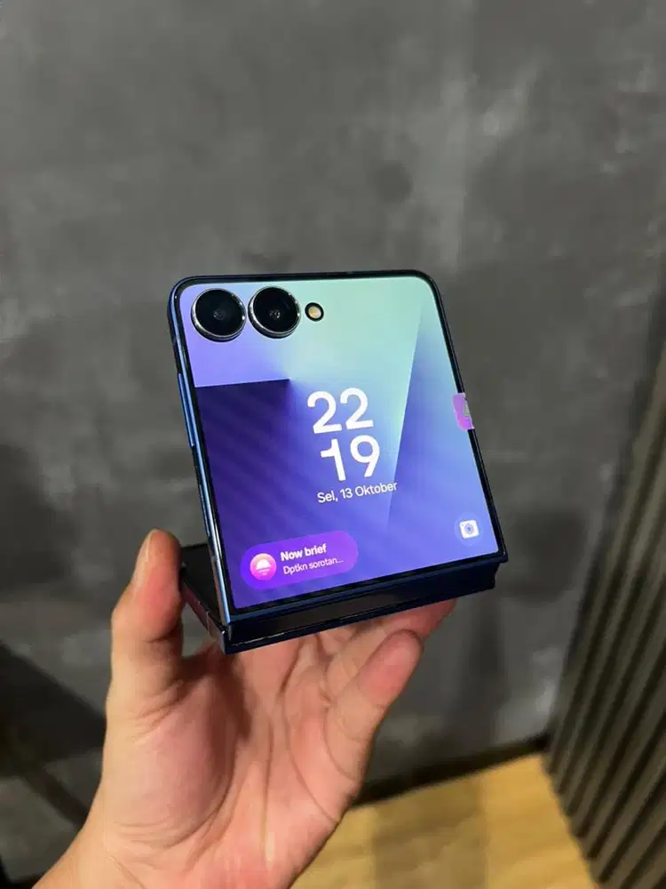 Samsung Z Flip 7 12/512gb Sein Normal