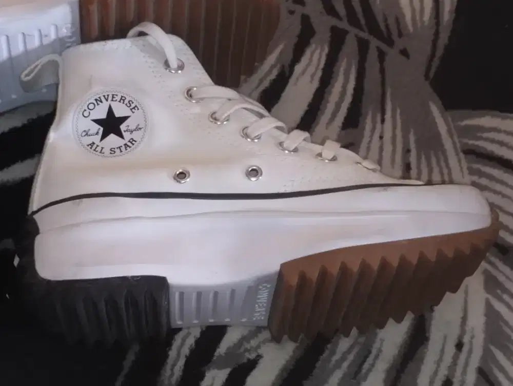 Sepatu seken ori ukuran 36.