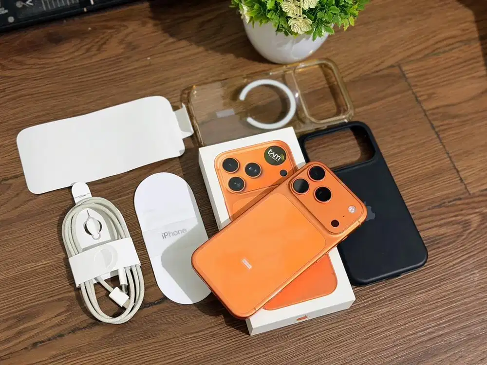 iPhone 17 Pro 256GB Fullset Garansi Resmi IBOX Mulus Seperti Baru