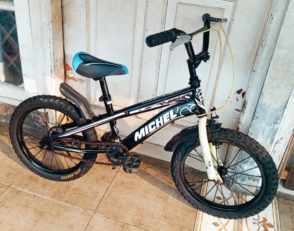 Sepeda BMX ukuran 16 untuk usia 5 sampai 7 tahun