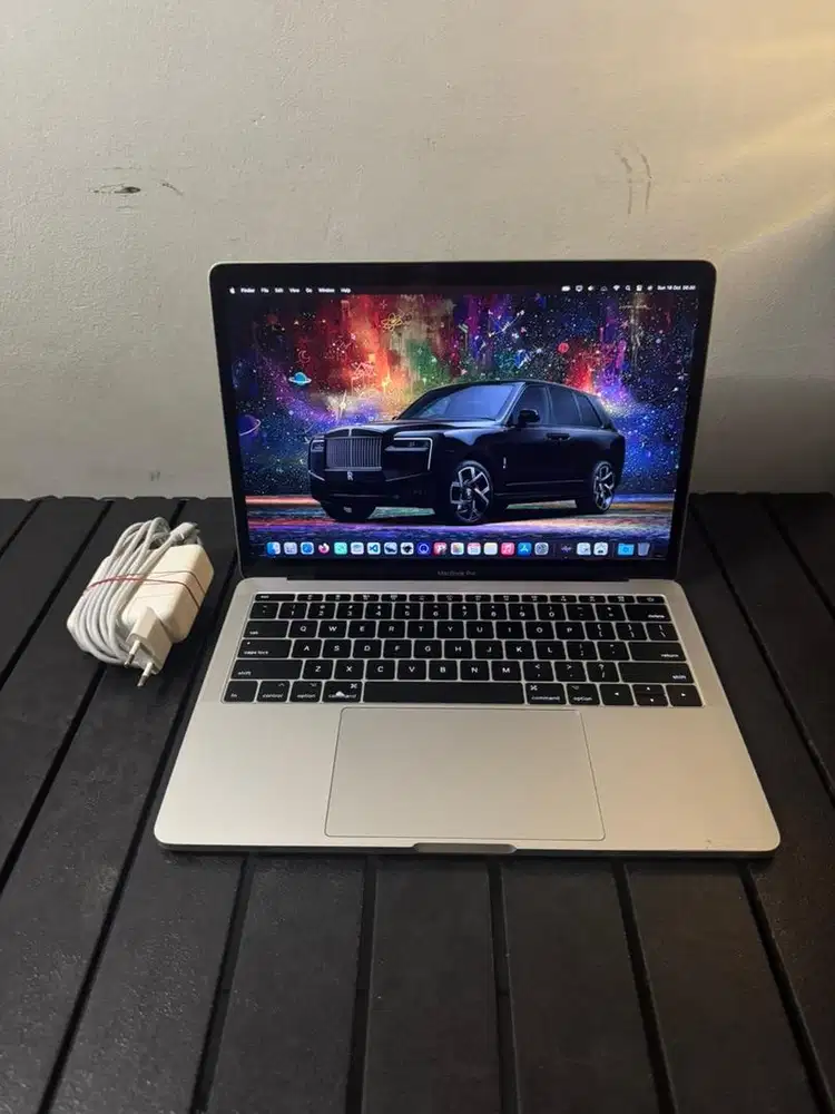 Macbook Pro 2017 8/256 i5 13 Inch Warna Silver