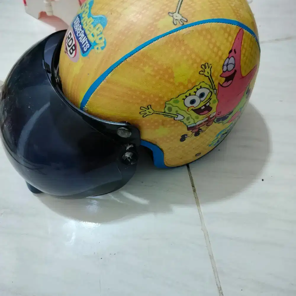 Helm anak anak berkarakter Spongebob