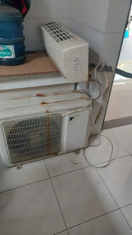 Terima ac bekas rusak