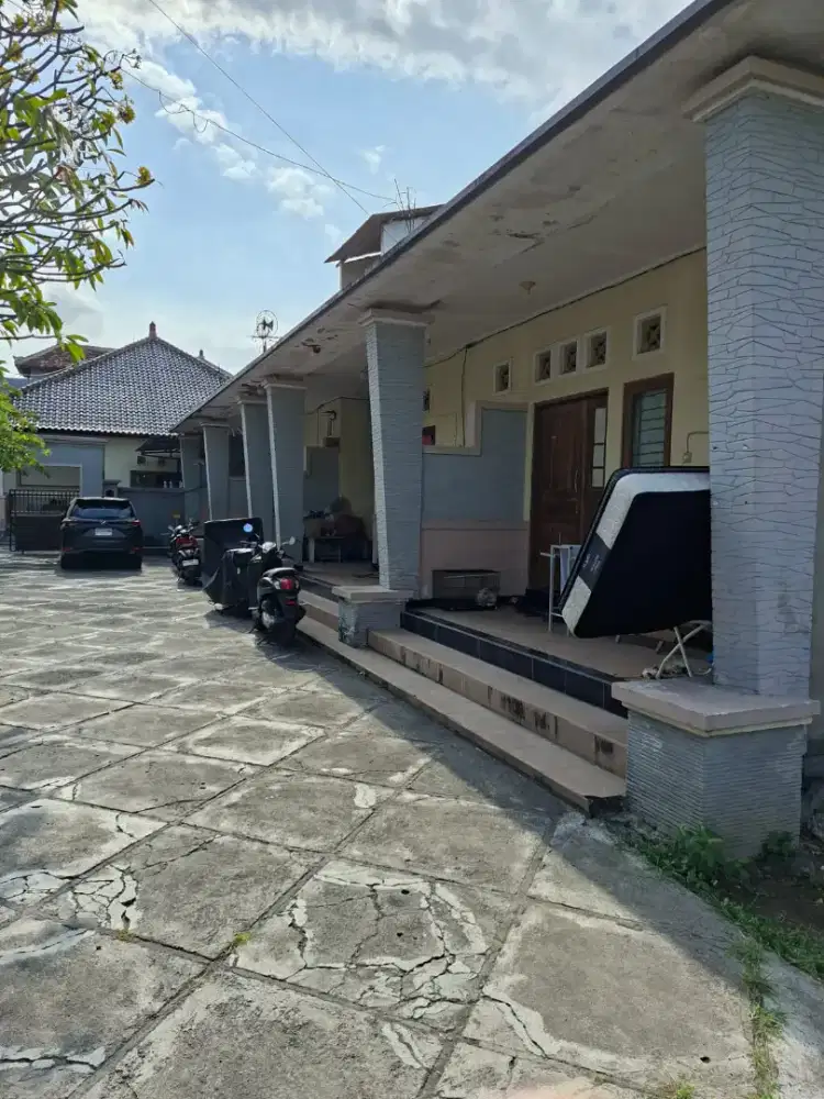 Tanah 700 m2 isi bangunan rumah dan kost di dak di Jl Malboro Denpasar
