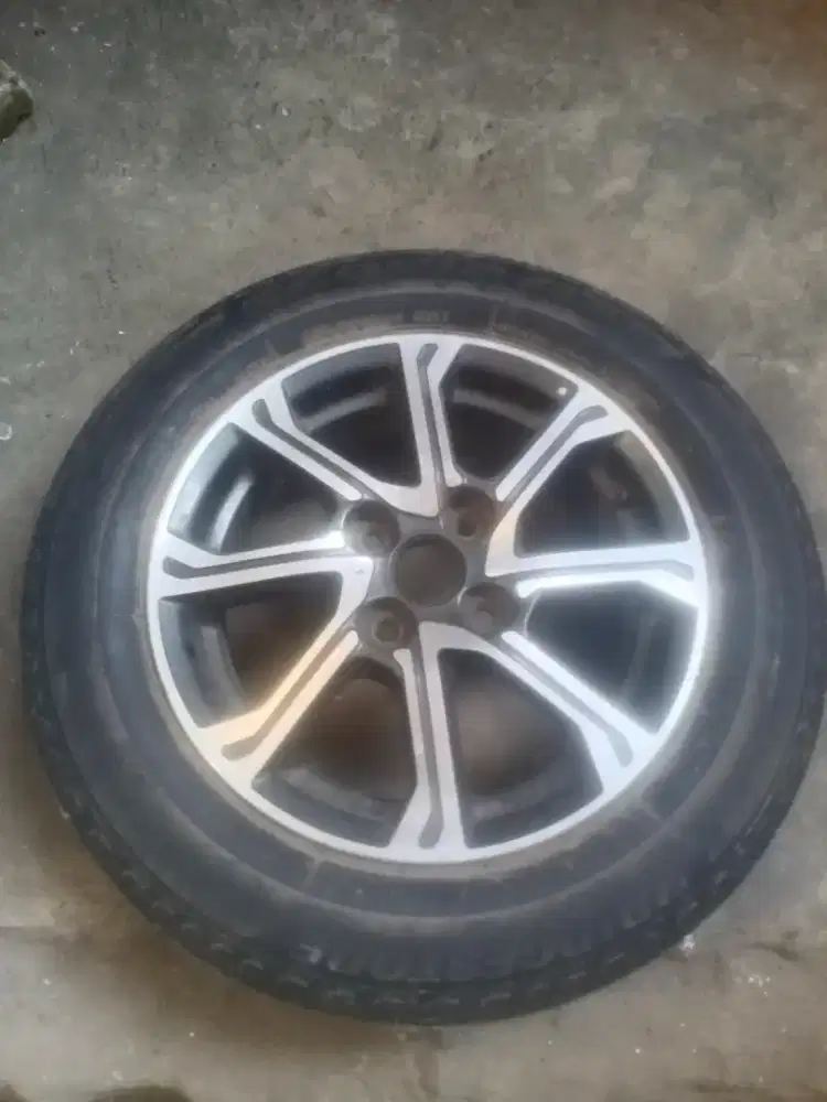 Jual velg + ban untuk mobil sigra / calya R14 175/65
