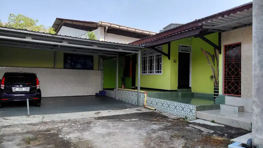DIKONTRAKKAN RUMAH TAHUNAN — NGESREP TIMUR V SEMARANG ATAS