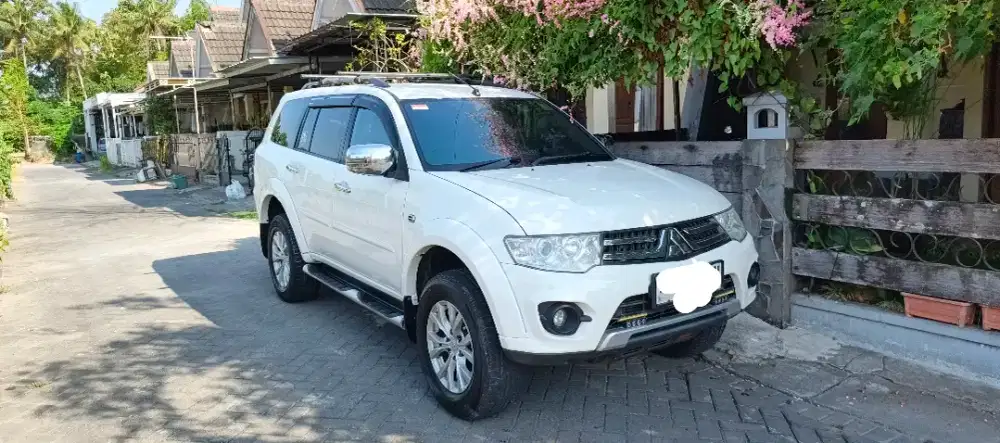 Mitsubishi Pajero Exceed Putih Mutiara Matic Terawat