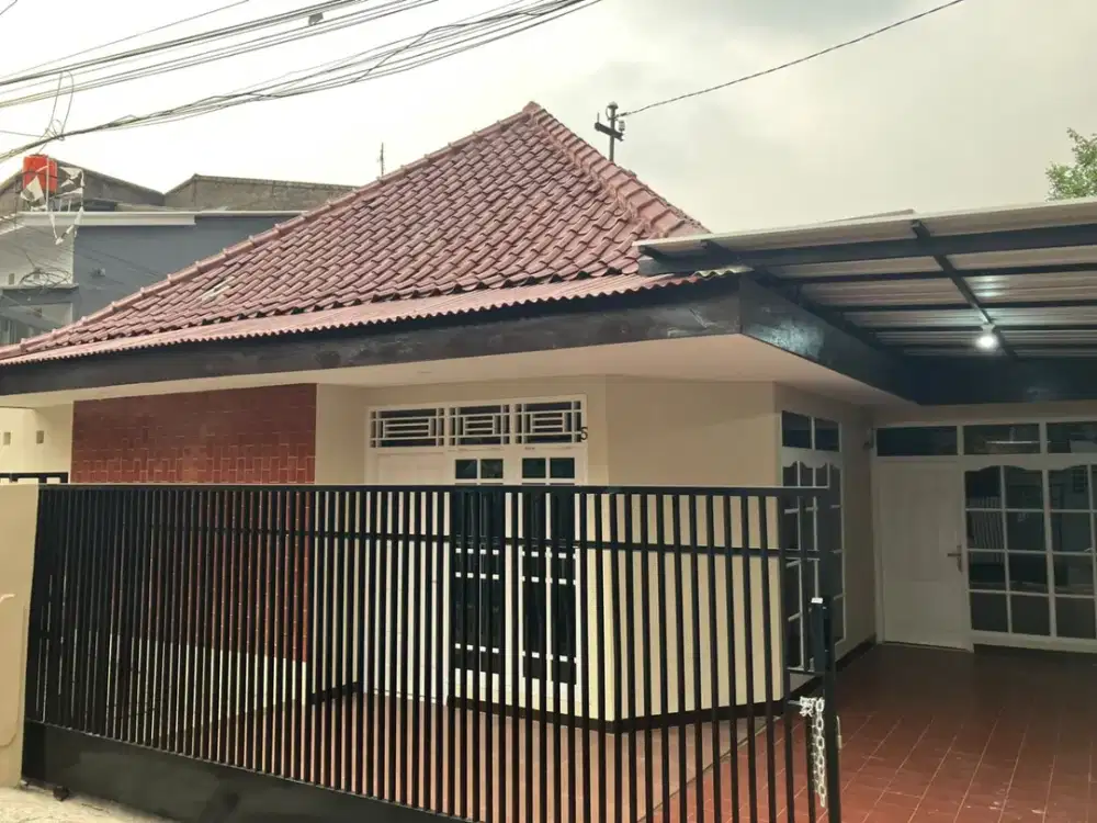 Rumah Terawat Tengah Kota di Jalan Melong Sayap Karapitan Bandung