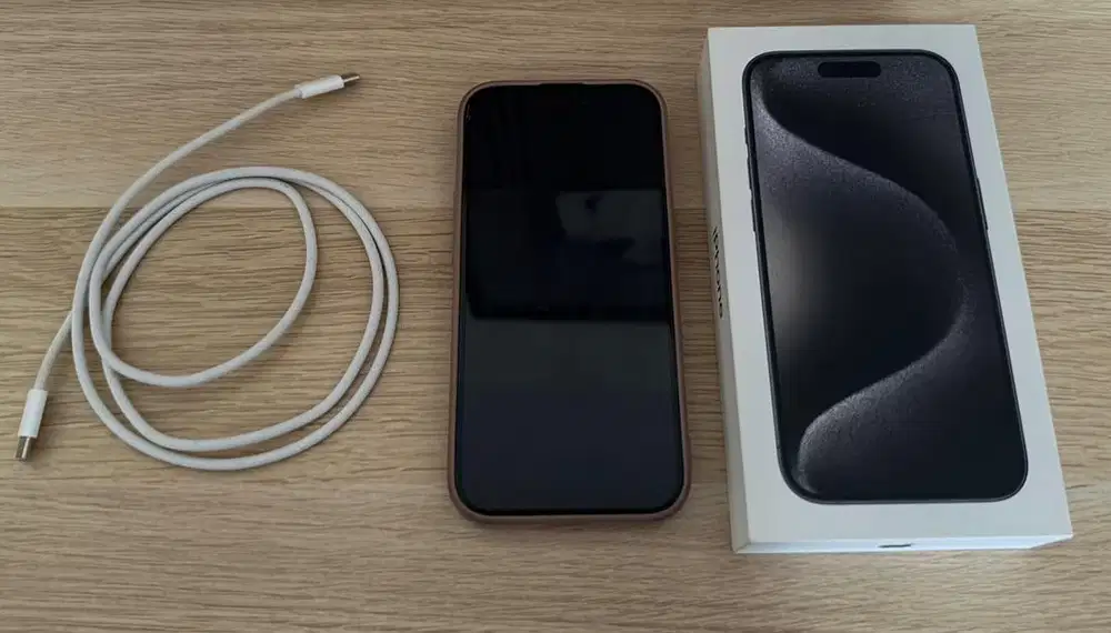 Iphone 15 Pro Black 256 GB, FREE Cases, Screen Protector, Cable, Box