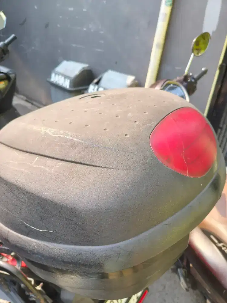 Box Givi E33 bekas