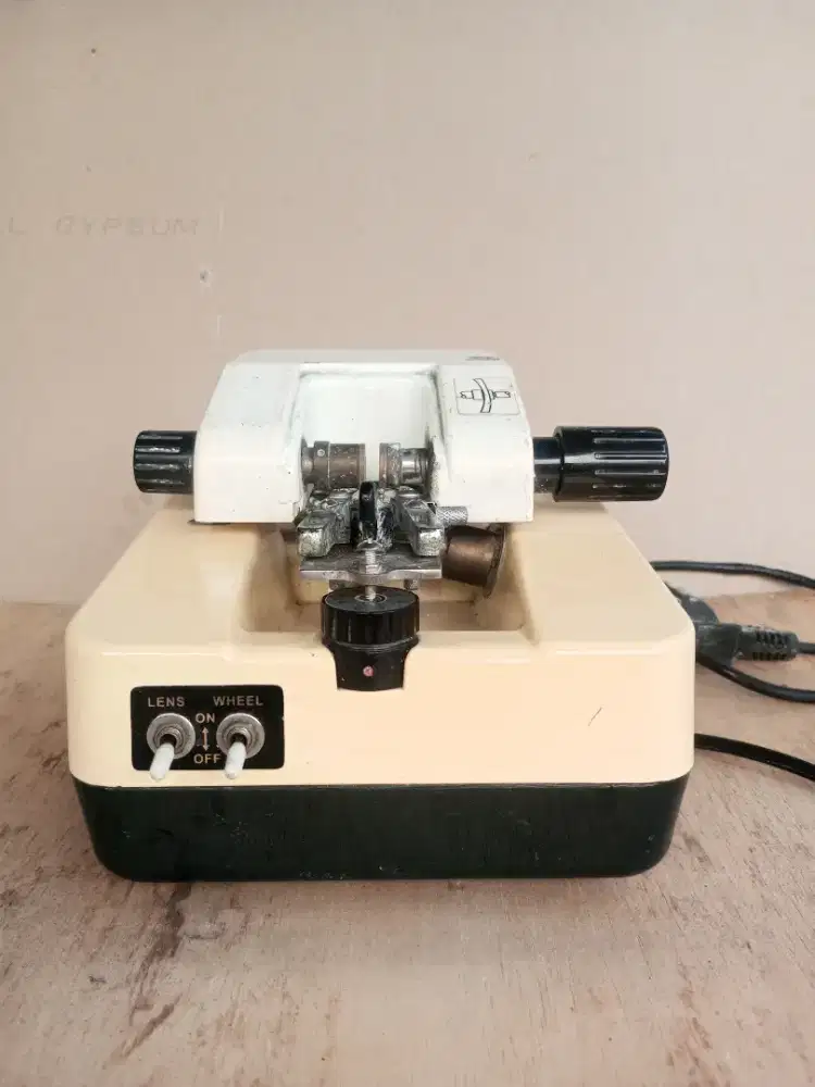 Di jual mesin buat paset lensa kacamata senar