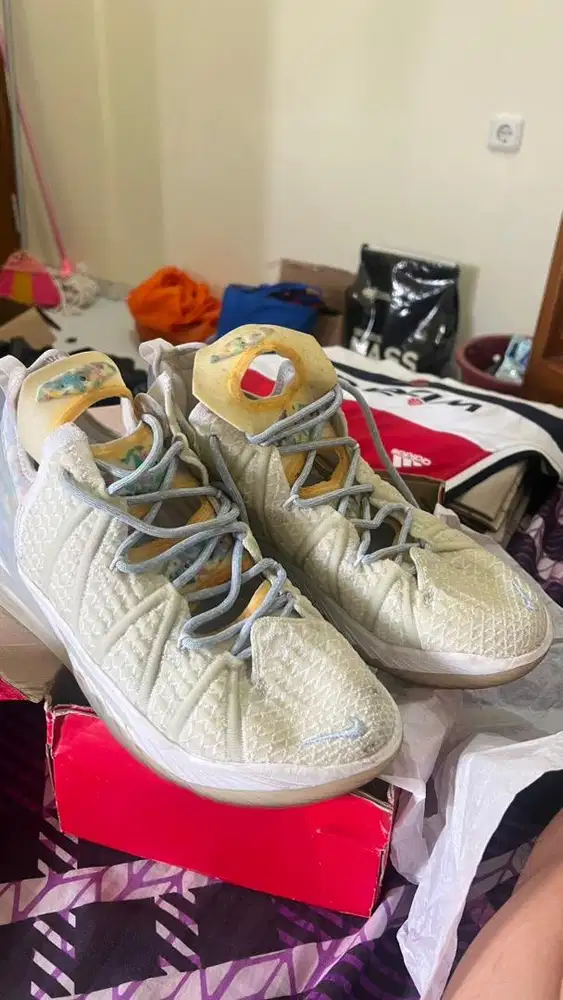 Sepatu Bakset Lebron 18 Ukuran 42.5