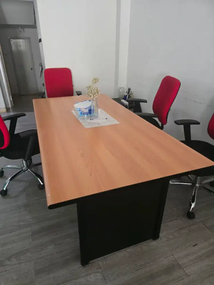 Meja Kerja Meeting