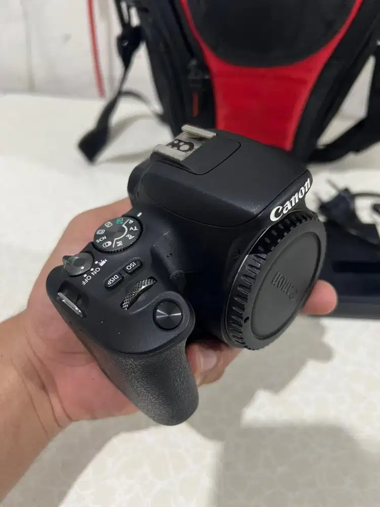 Canon Eos 200D Like New