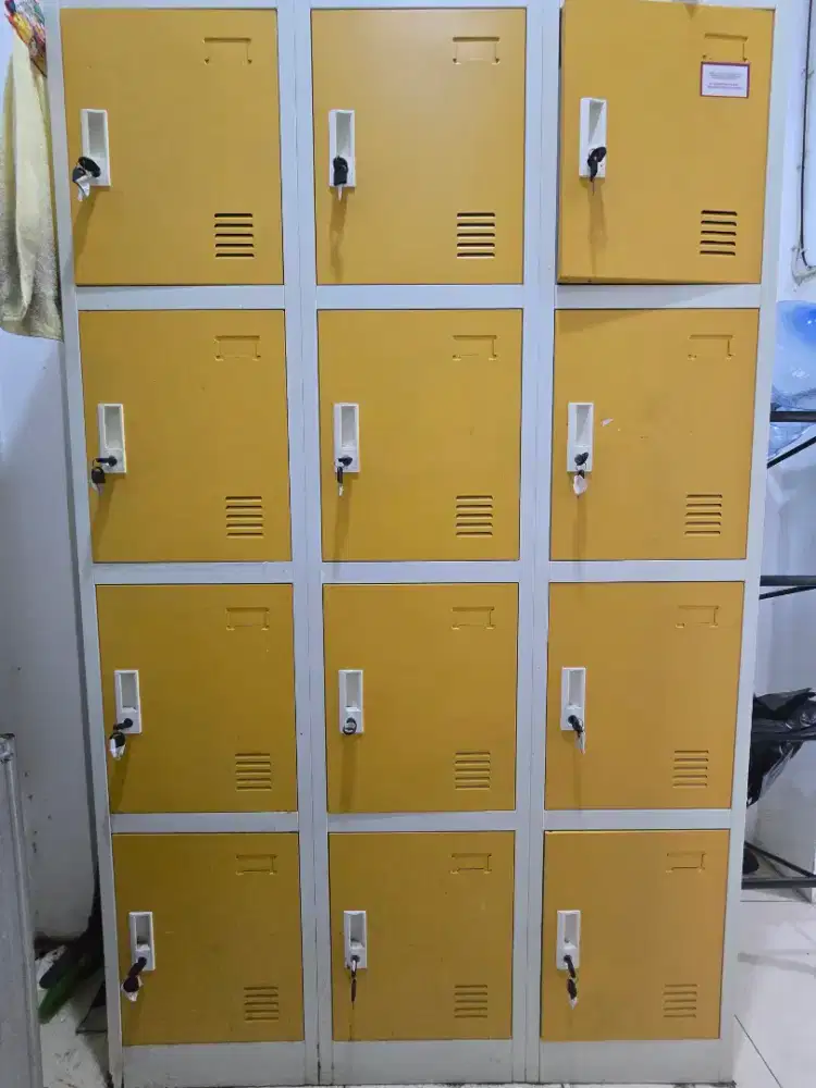 Informa menghadirkan loker 12 pintu