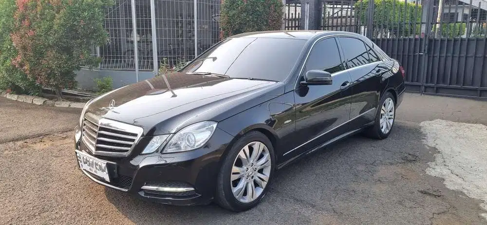 Mercedes-Benz Mercy E250 Avantgarde 2011 Bensin