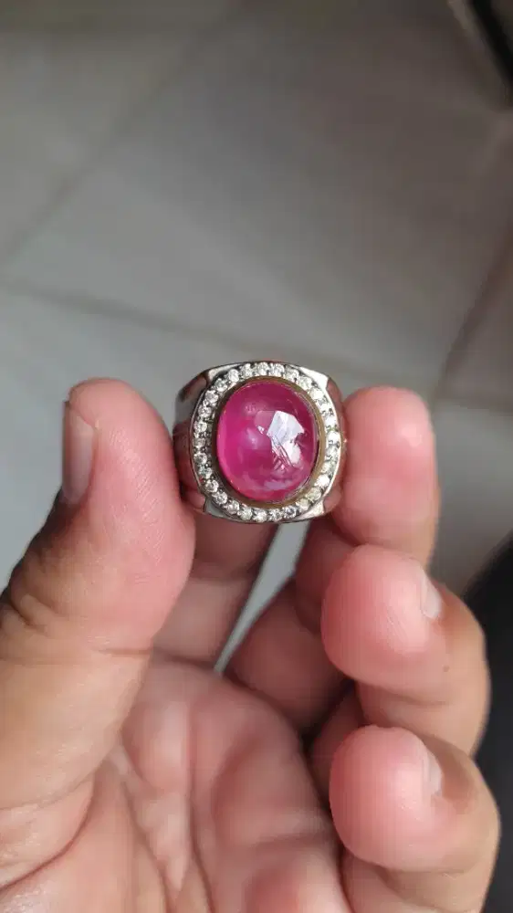 Batu Permata Ruby