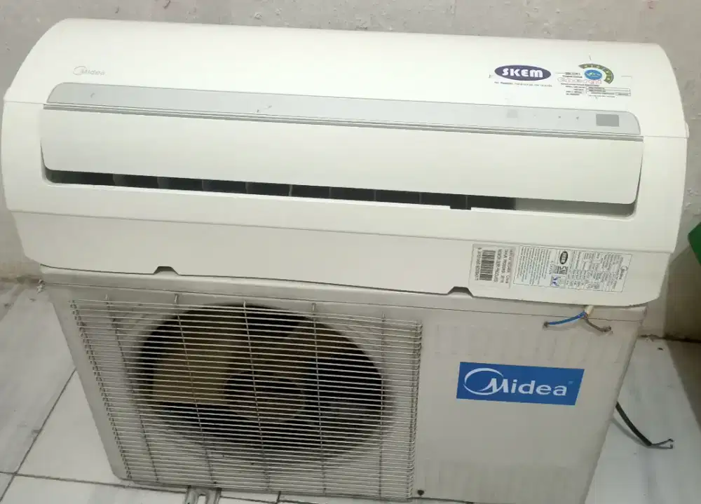Jual ac midea r 410 lowatt 1/2pk 350  watt kondisi 95% ori semua