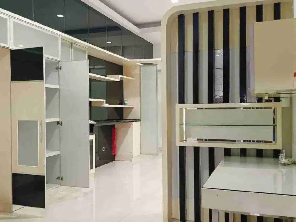 DIJUAL EXTRA CEPAT RUMAH SUPER SPACIOUS SUDAH RENOVASI DI VERSAILES BSD CITY