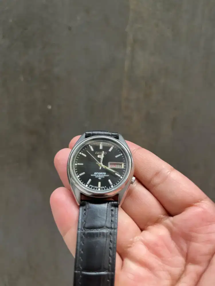 Seiko 5 black dial