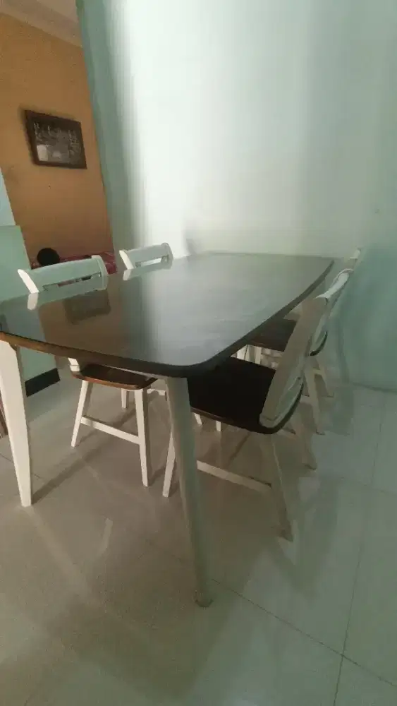 Meja makan kayu kokkh