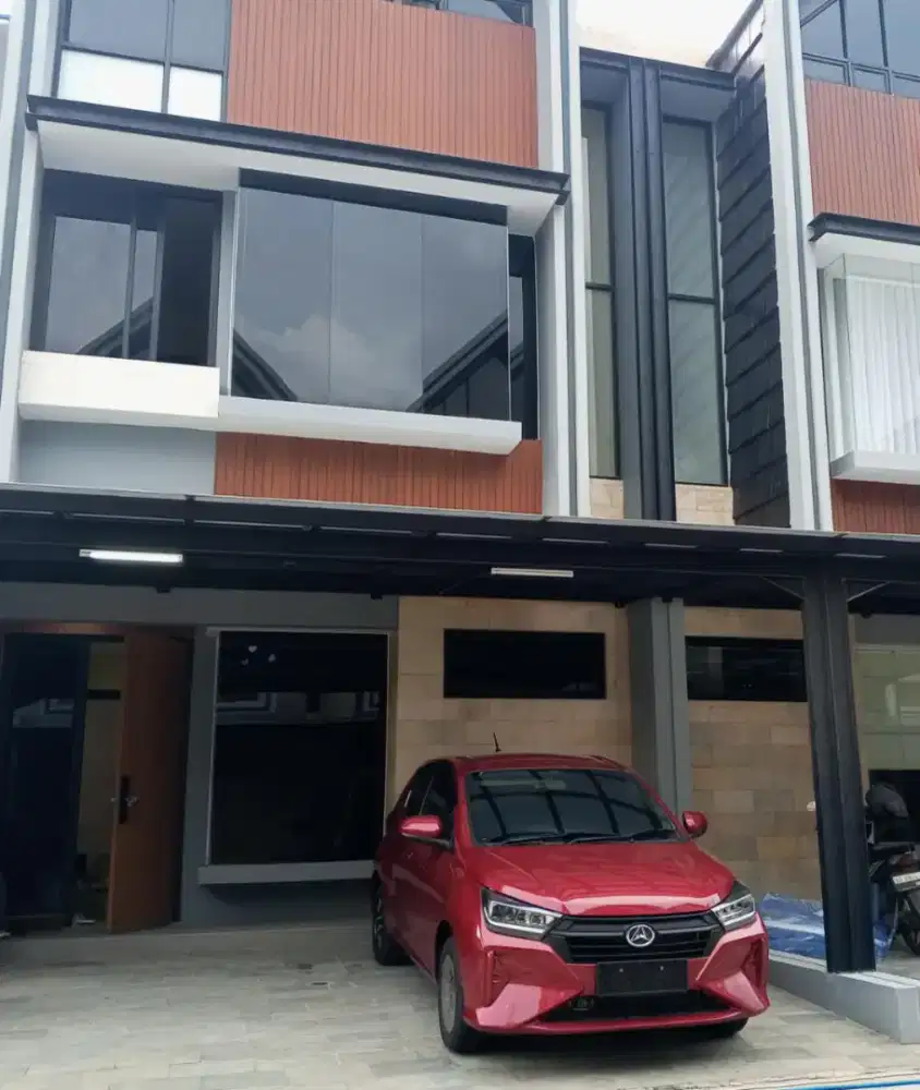 Rumah Hook 3 Lantai Bali Resort Tangerang SHM Full Renovasi