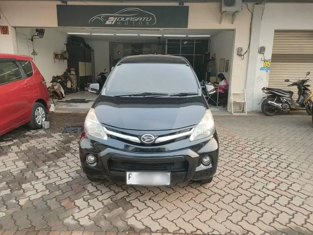 XENIA 1.3 R FAMILY AUTOMATIC 2012 HITAM DAIHATSU MATIC