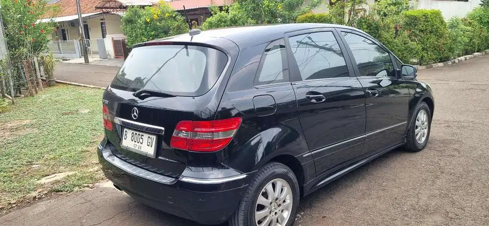Mercedes-Benz Mercy B180 Tahun 2010