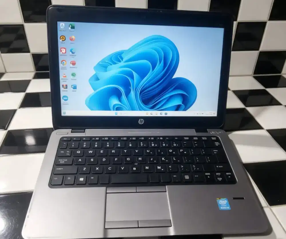 HP ELITEBOOK 820 G1
INTEL CORE I5 4300U
RAM 8GB DDR3
SSD 128GB
