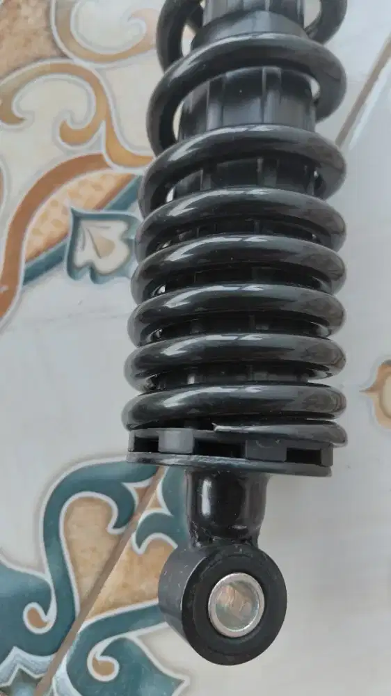 Shock belakang vario 160