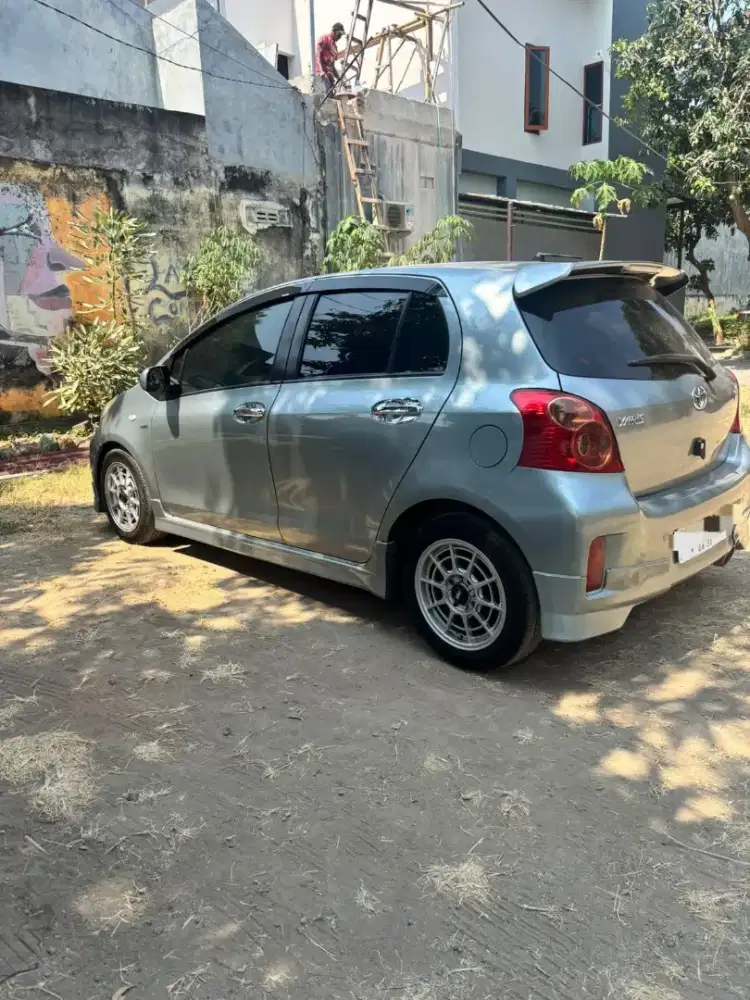 Toyota Yaris E 2013 MT  Bakpao Silver Mulus - Plat AG Kediri