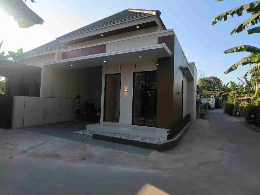 DIJUAL RUMAH SIAP HUNI LOKASI DEKAT PASAR CEBONGAN