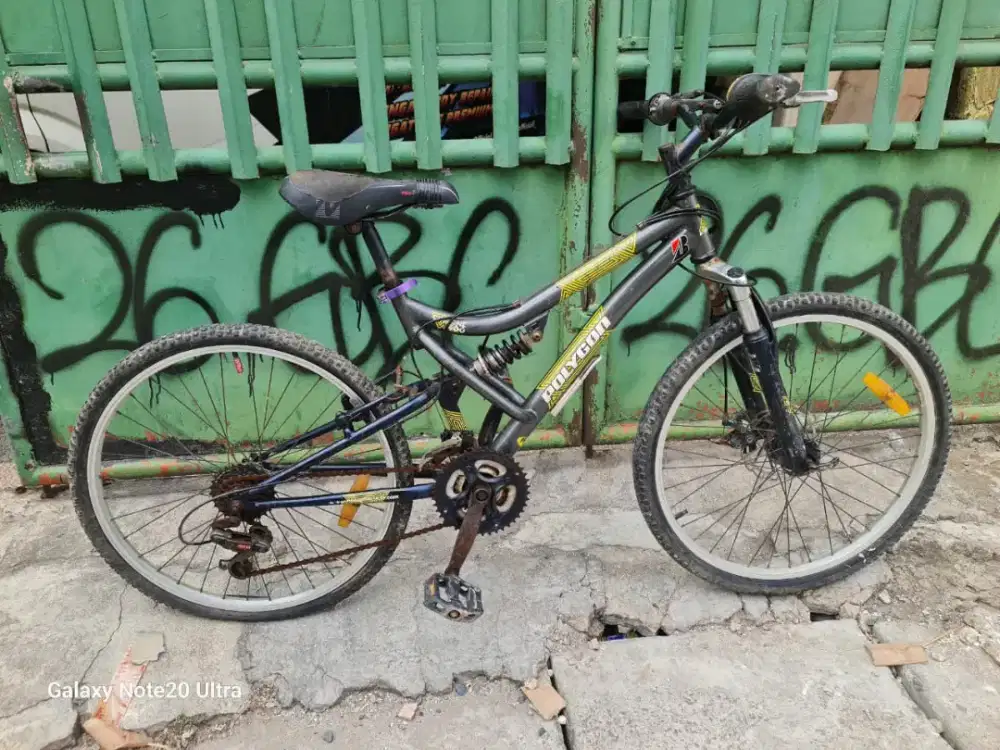 Jual sepeda MTB Polygon UK 24 gigi 3x6 sepeda minus ban belakang bocor