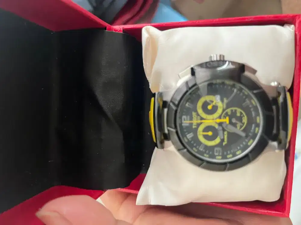 Di jual jam tangan Tissot 1,5jt nego
