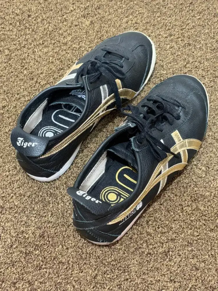 Onitsuka Tiger Black Edition