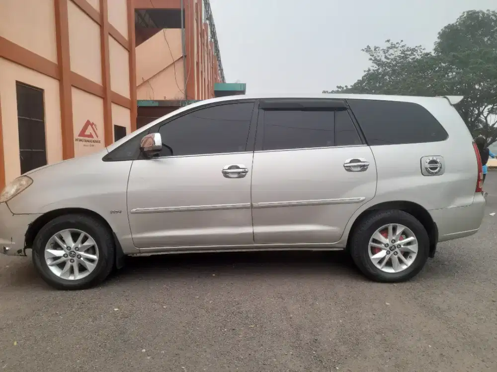 Toyota Kijang innova type V Bensin Silver 2005 M/T