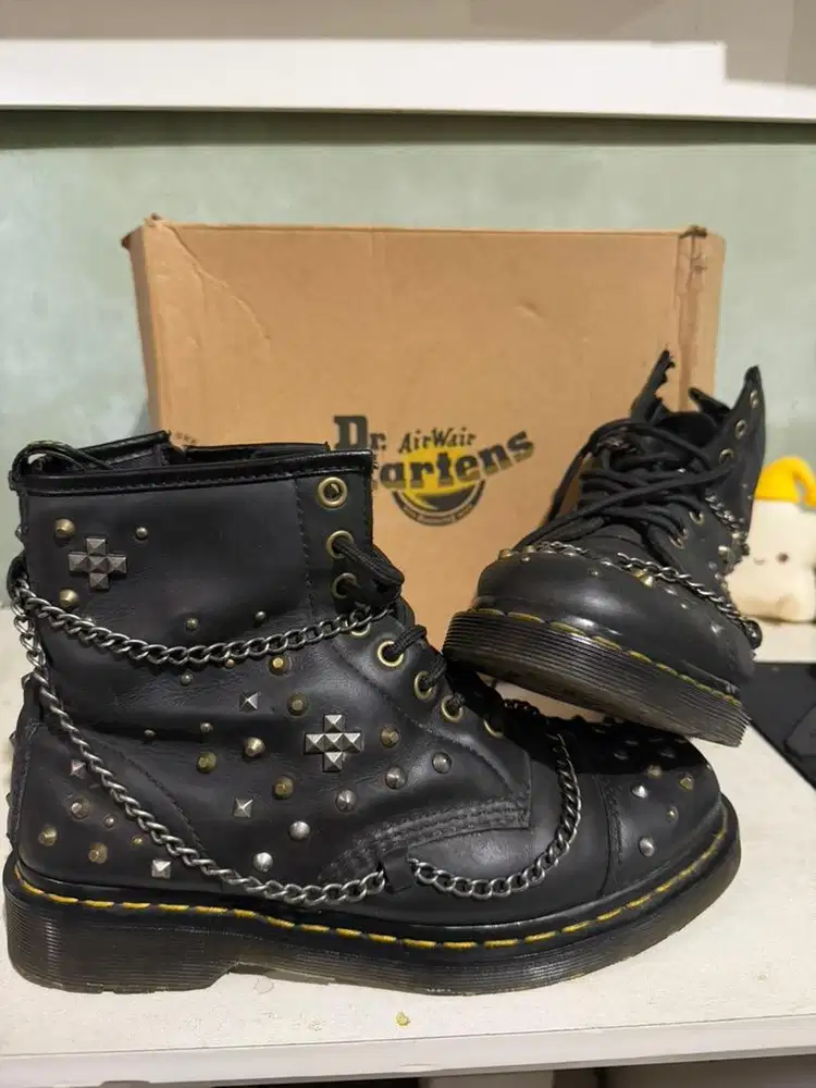 Dr Martens 1460 STUDDED CHAIN LEATHER LACE UP BOOTS