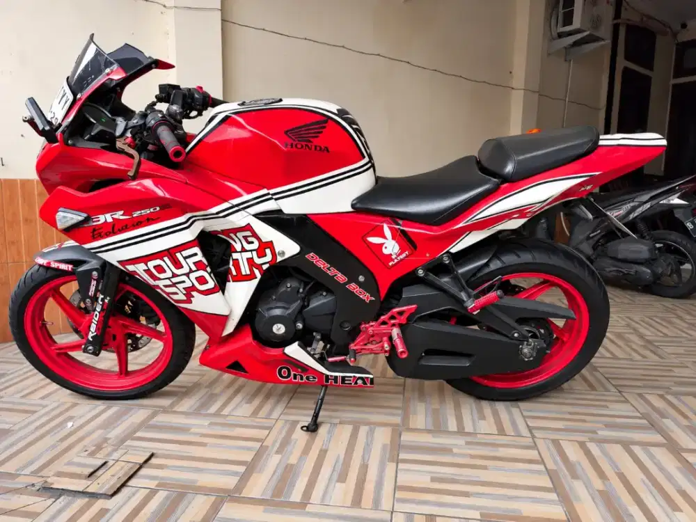 Honda CBR 250R CBU Thailand 2011 - KM 14rb - Surat Lengkap -Knalpot R9
