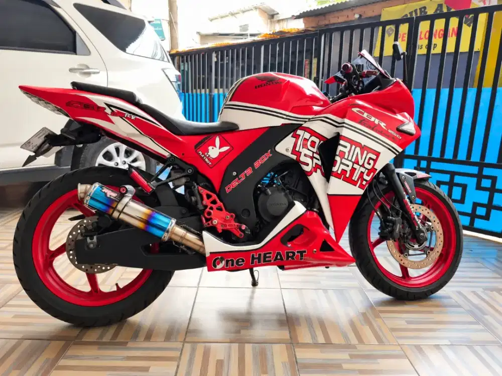 Honda CBR 250R CBU Thailand 2011 - KM 14rb - Surat Lengkap -Knalpot R9