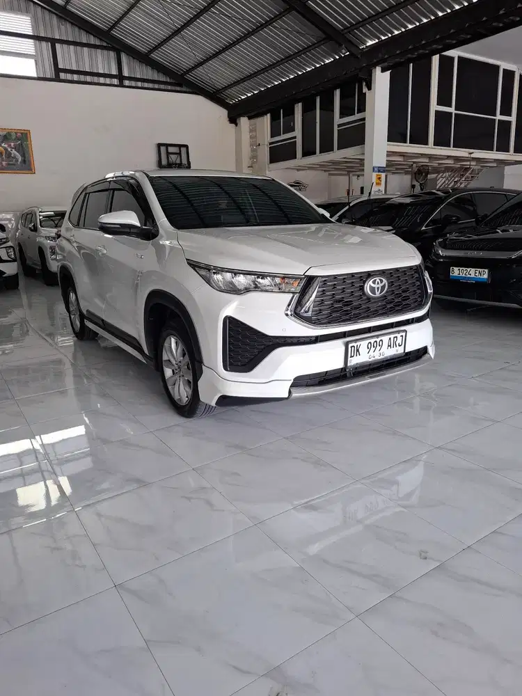 TOYOTA INNOVA ZENIX V HAYBRID MODELISTA
