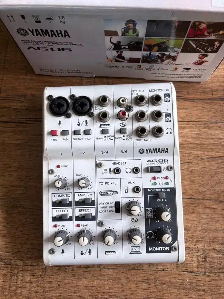 YAMAHA AG06 Mixing Console - Mixer