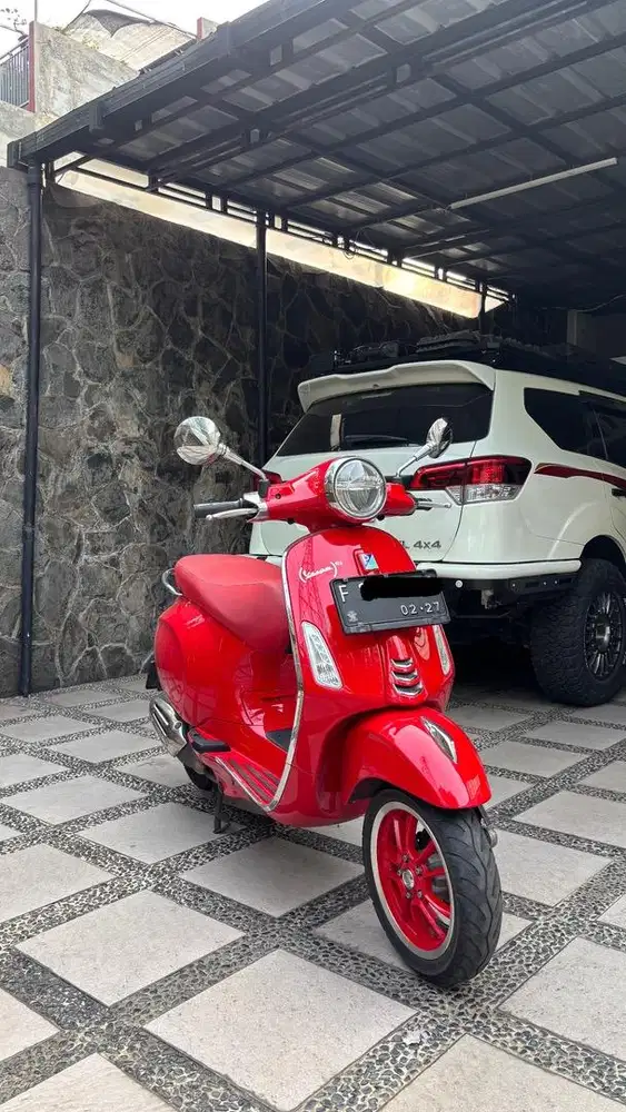 Vespa Primavera Red Edition