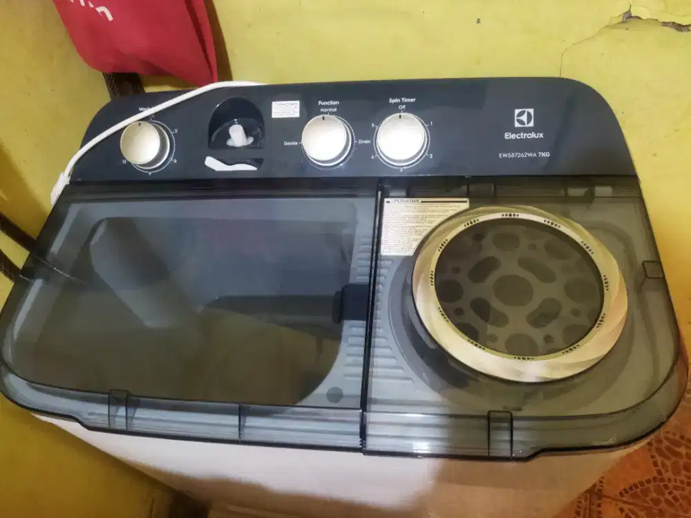 Dijual mesin cuci electrolux masih garansi resmi