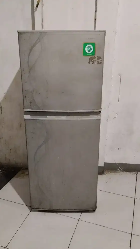 Kulkas Sharp dua pintu kompresor rusak