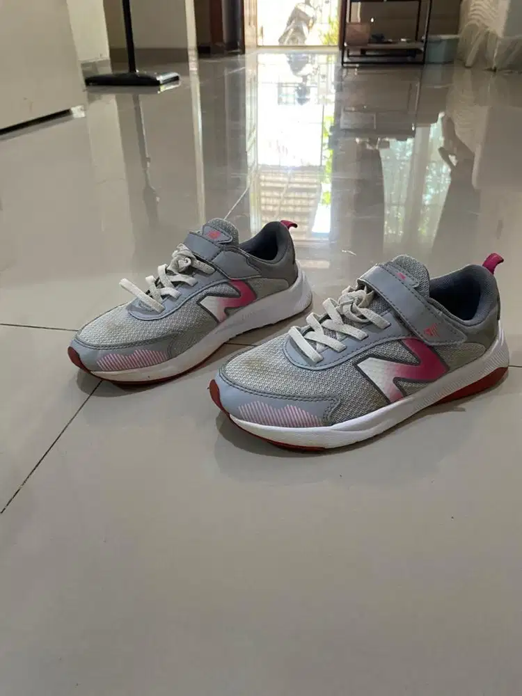 Prelove sepatu anak New Balance