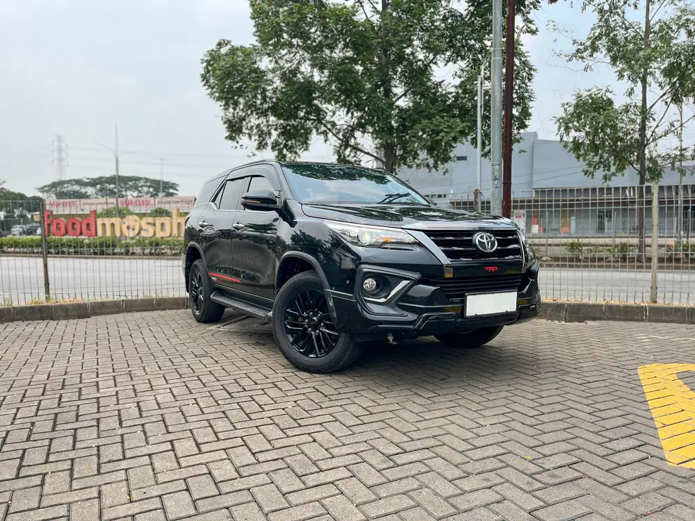 TOYOTA FORTUNER VRZ TRD 4X2 DIESEL 2019 Hitam